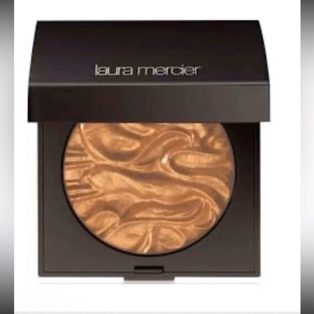 NWT Laura mercier face illuminator highlighter powder in shade seduction